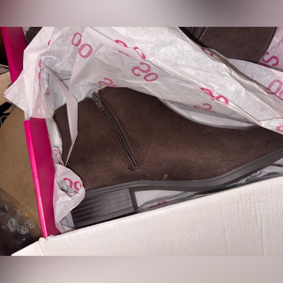 Avery Brown Ankle Boots - Picture 2 of 3